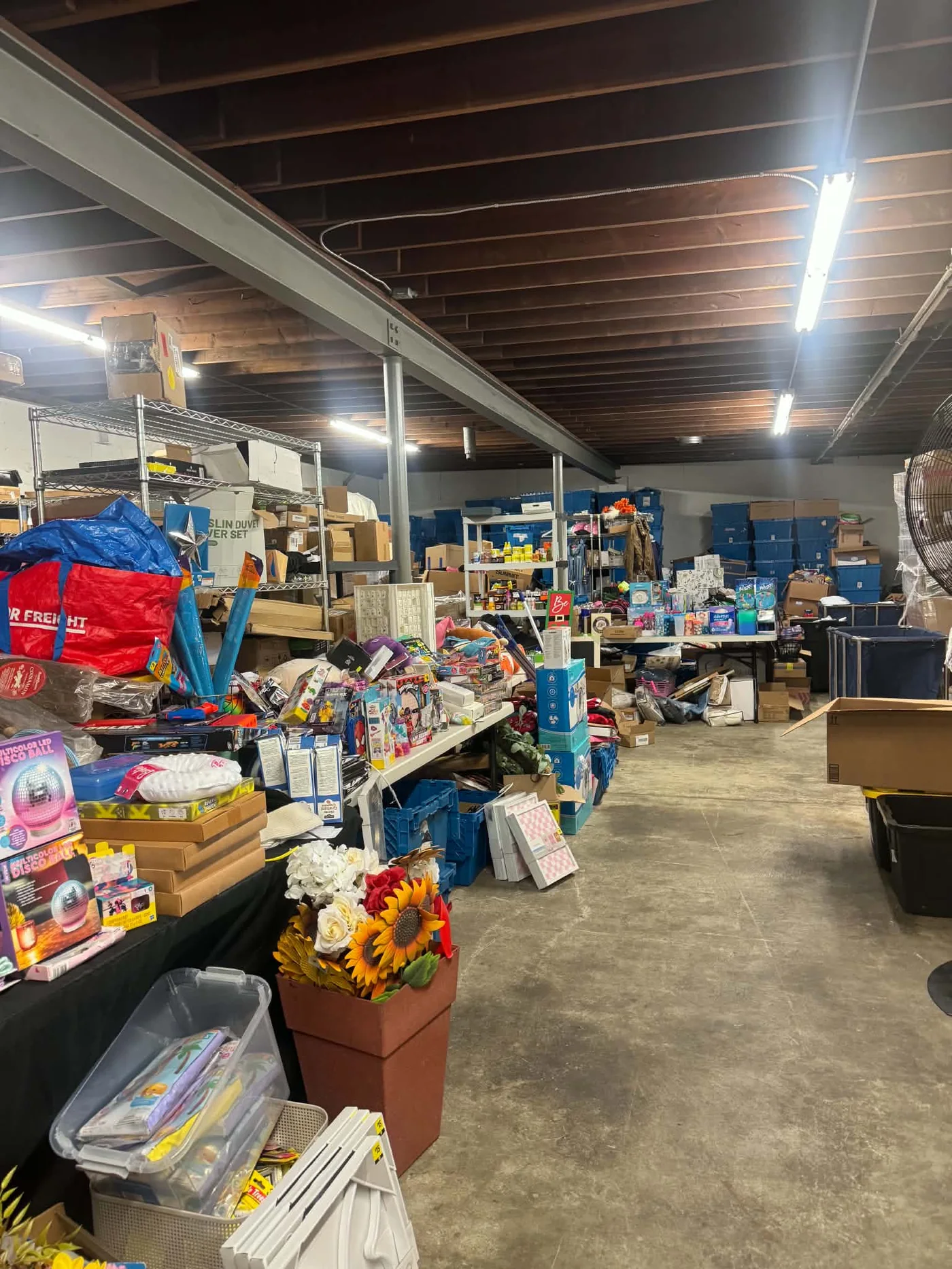 A wide selection of products ready for a Pallet Pounders live sale